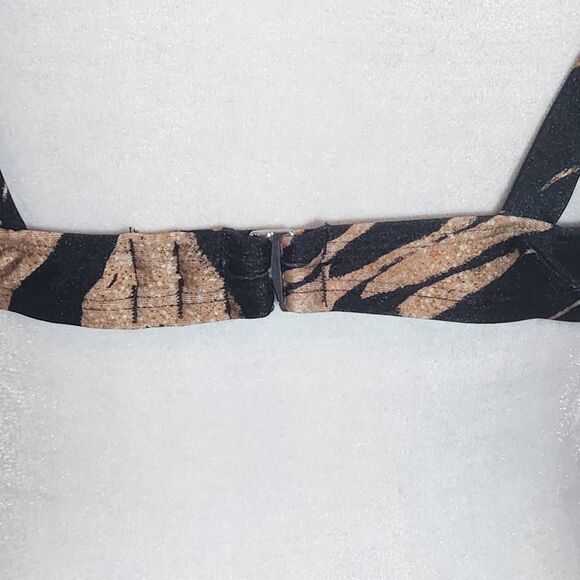 Cupshe Black and Tan print Bikini Top with V-Wire NWT Size Medium - Picture 5 of 13